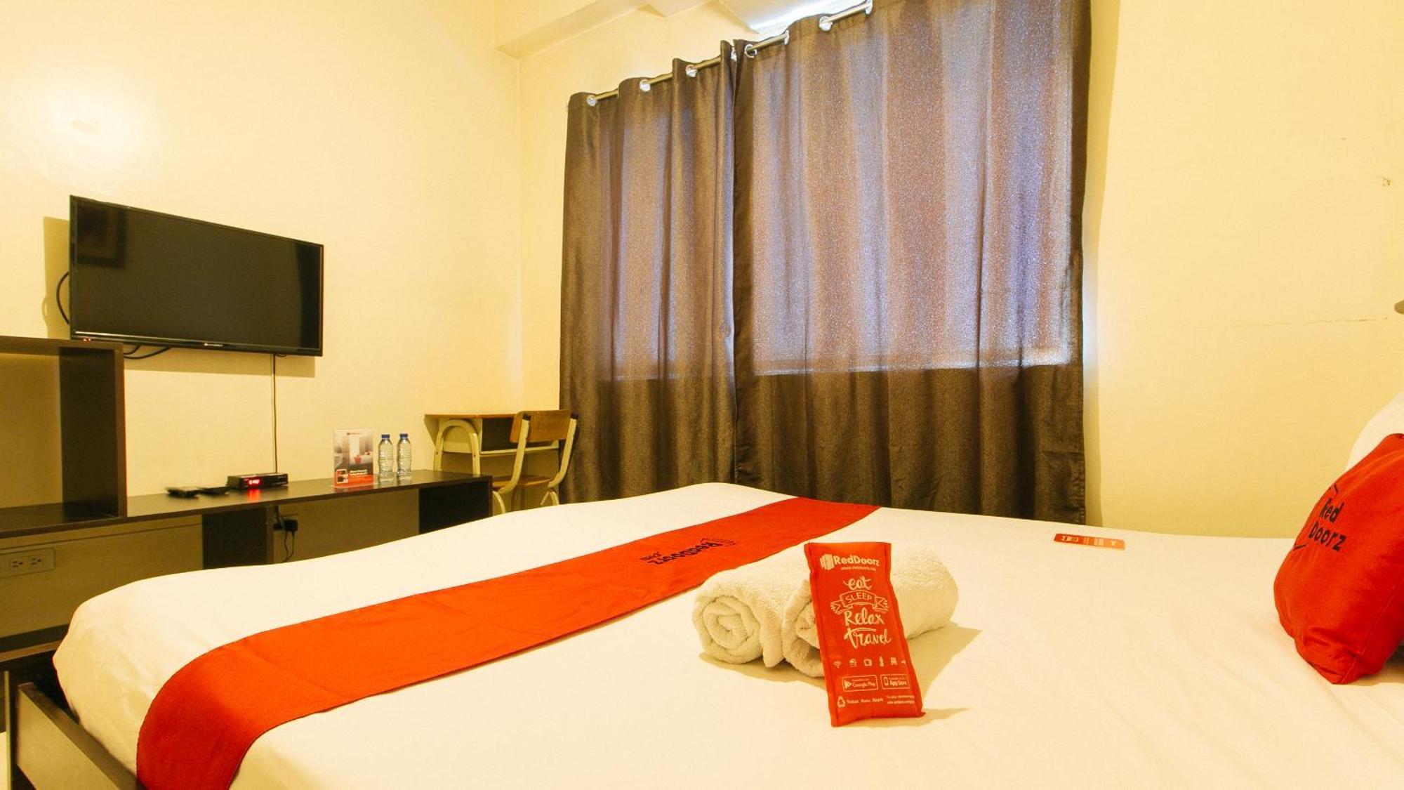 Reddoorz Plus @ E Rodriguez Corner Banawe Quezon City Extérieur photo